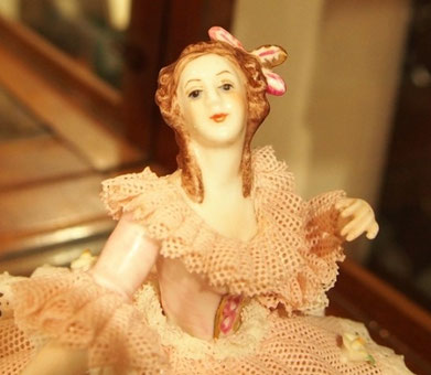 アイリッシュドレスデン「ピンクのドレスのリュシール」のご紹介